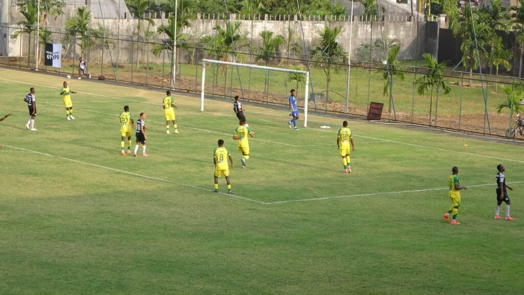 Le champion en titre s'est vu infligé une véritable leçon de football à domicile aujourd'hui par le promu Panthère sportive du nde. 
Fabien Atedjoe, David Ngondo (doublé) et Abdel Njoya